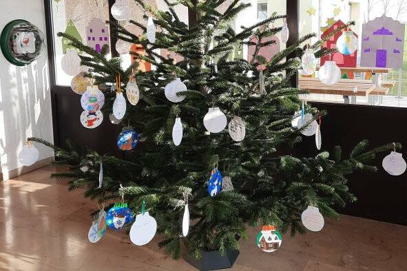 Adventliches Schulfest - Impressionen der Weihnachtsfeier - "Wunschbaum" unserer Kinder